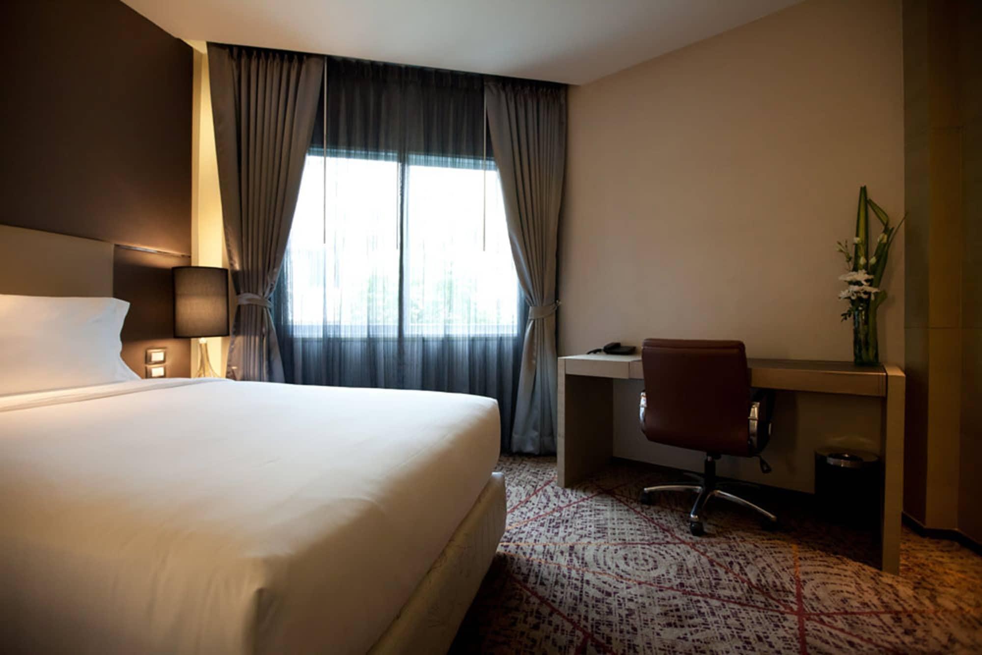 Graceland Bangkok By Grace Hotel - Sha Extra Plus Экстерьер фото