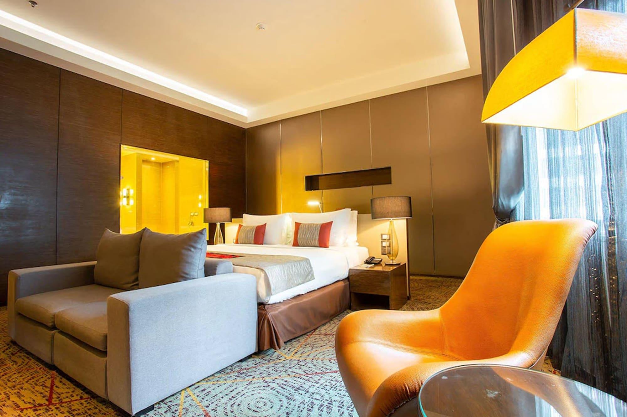 Graceland Bangkok By Grace Hotel - Sha Extra Plus Экстерьер фото