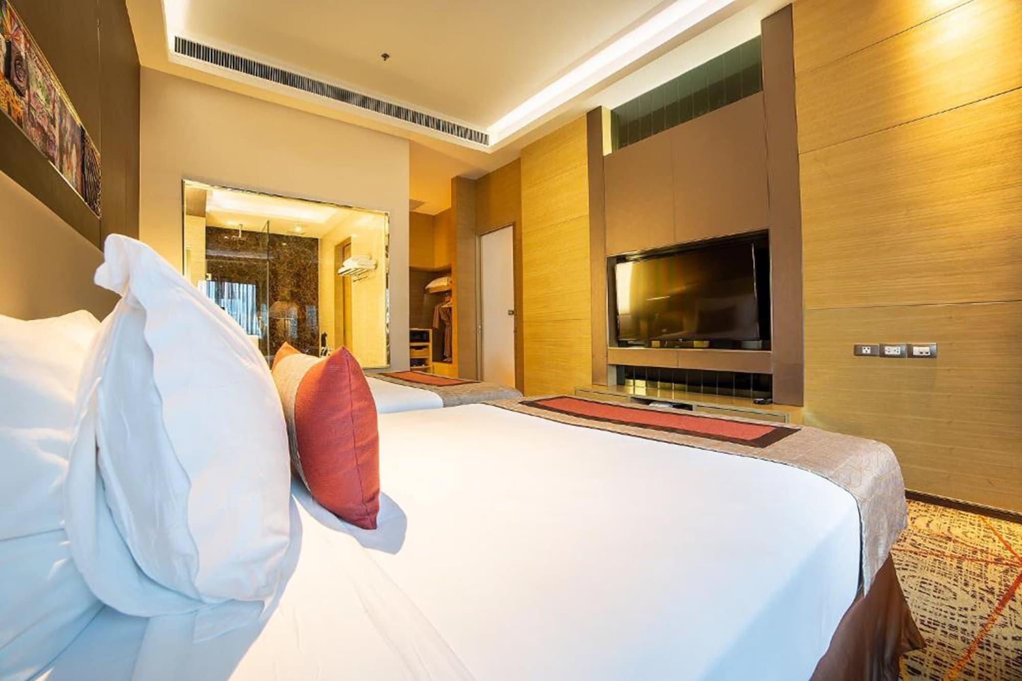 Graceland Bangkok By Grace Hotel - Sha Extra Plus Экстерьер фото