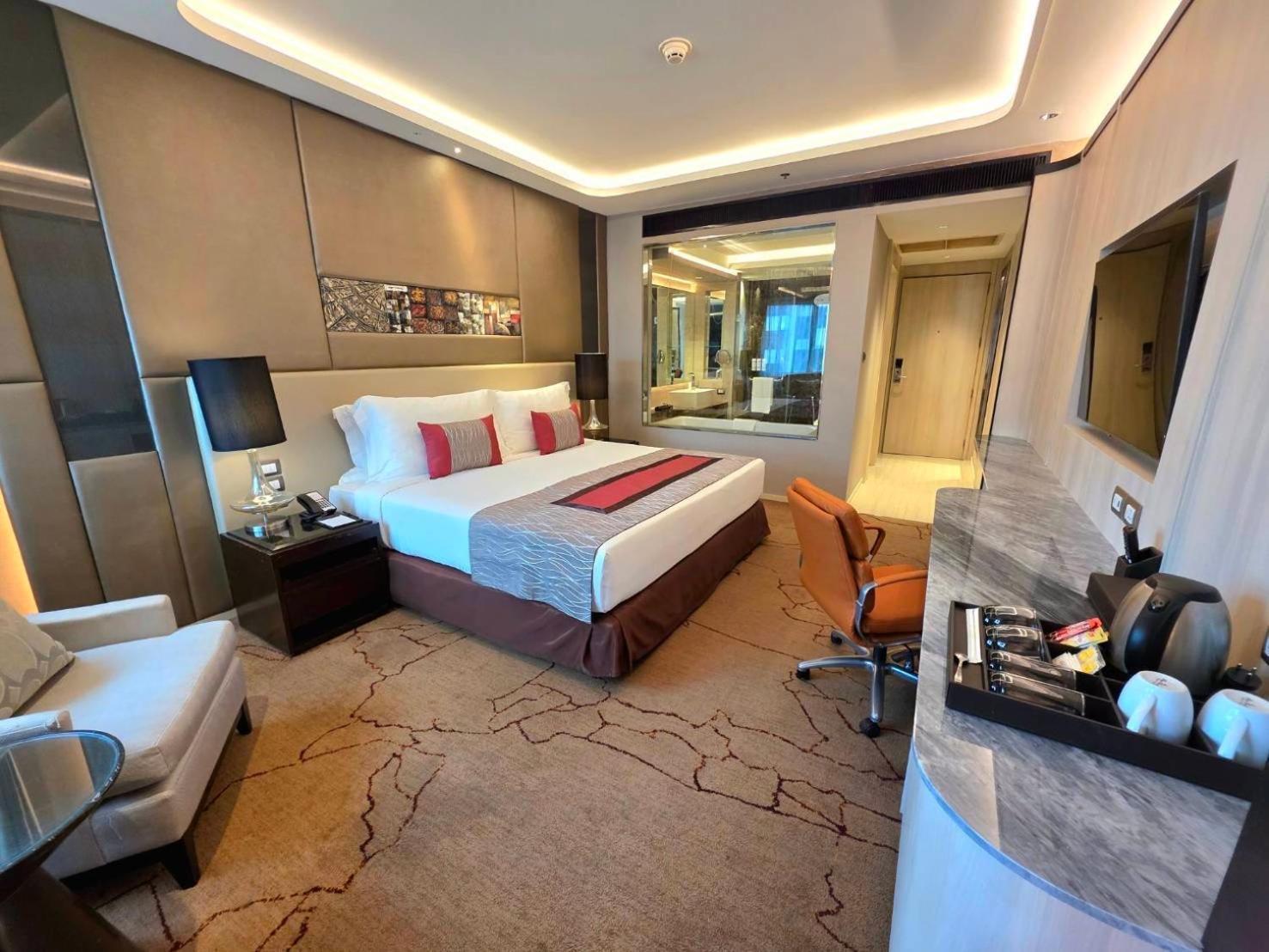 Graceland Bangkok By Grace Hotel - Sha Extra Plus Экстерьер фото