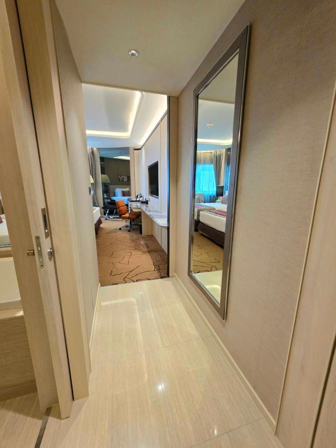 Graceland Bangkok By Grace Hotel - Sha Extra Plus Экстерьер фото